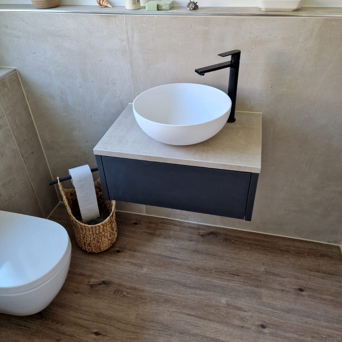 Modernes Badezimmer schwebender Waschtisch